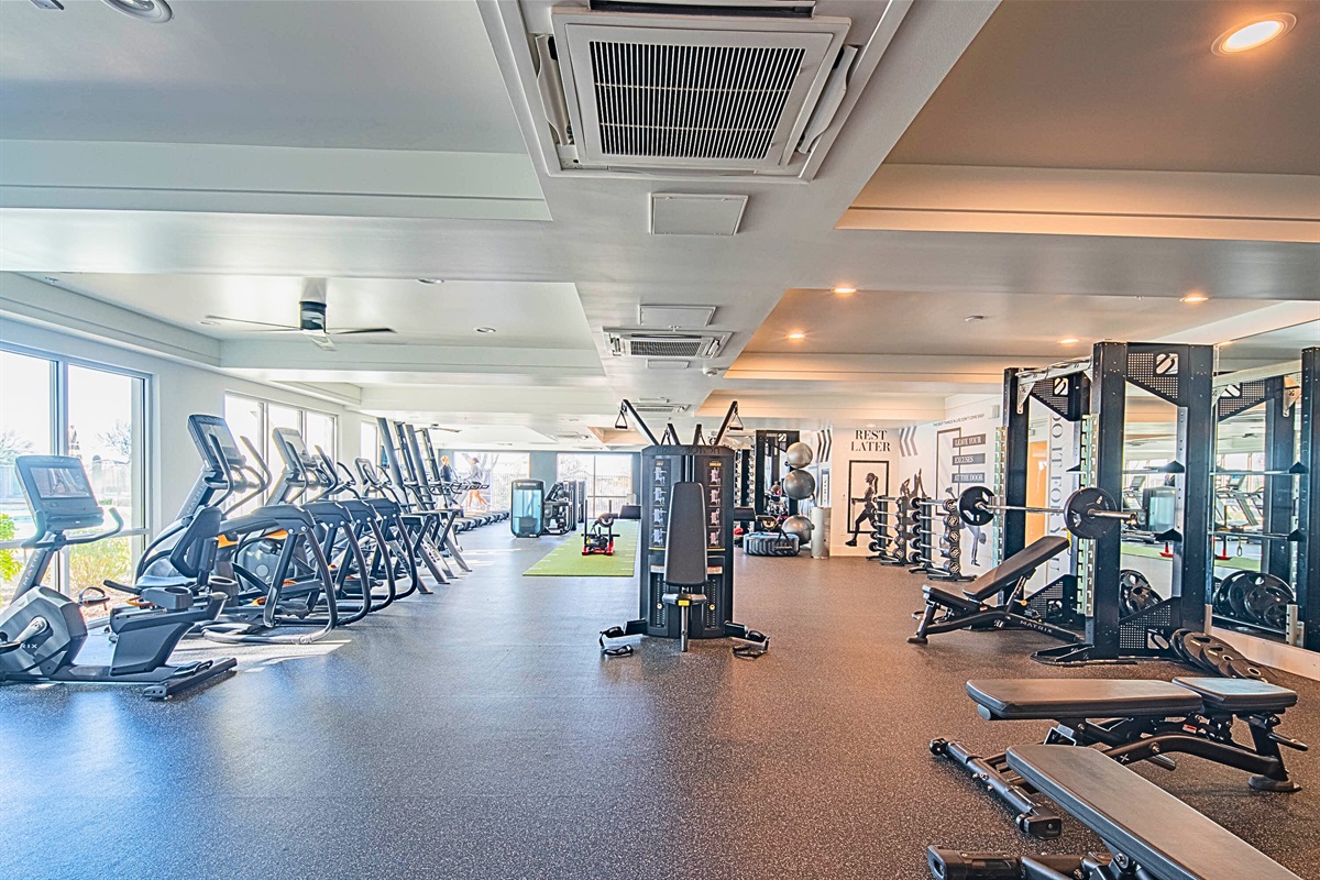 Your fitness, on your schedule! Access our state-of-the-art gym 24/7.