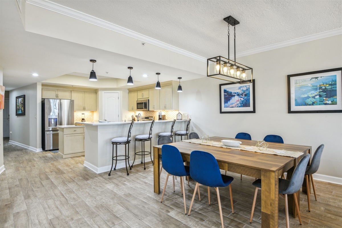 Dining room, breakfast bar, kitchen.