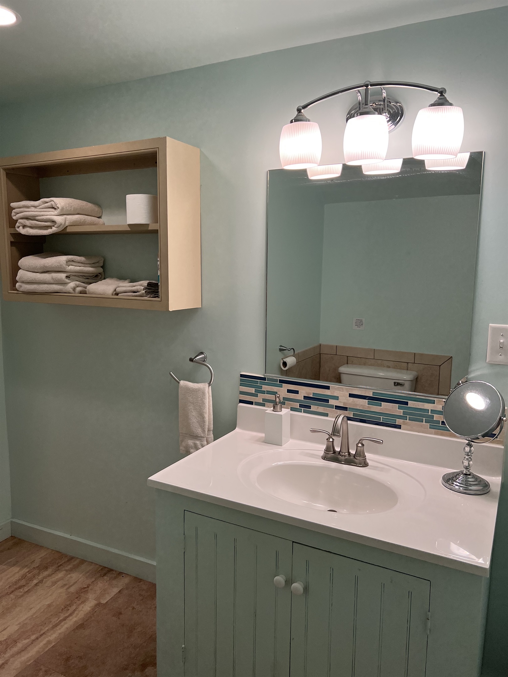 2nd floor bath with shower
