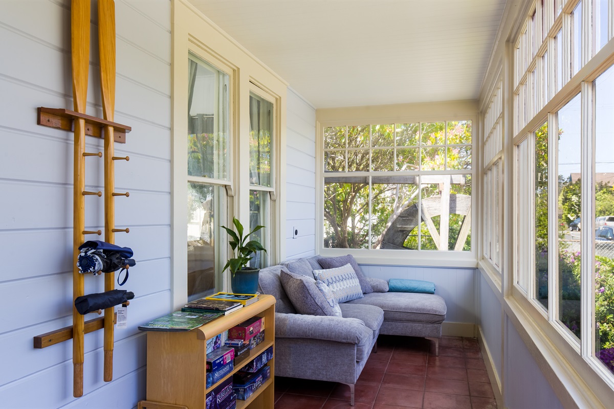Glazed sunporch with natural light and bistro seating