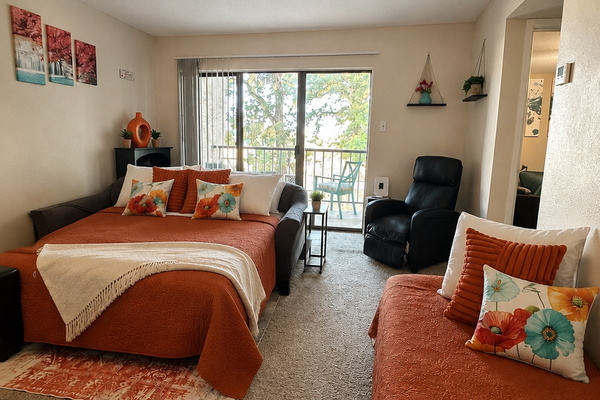 1 twin bed (foldable futon couch)
1 full size sofa bed

*you must request it made if needed, otherwise it stays folded up. Spare linens are available.