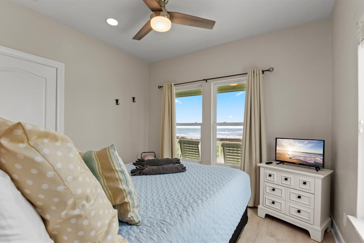 f370cd4328bd46d3b3f98be86fa39543 Large | Beachhouse | Texas | TX | Vacation Homes | Galveston | Crystal Beach | Kokomo | Breezy Days | Beachfront Elegance | Sunrise Serenity | Southern Sands Property Management, LLC