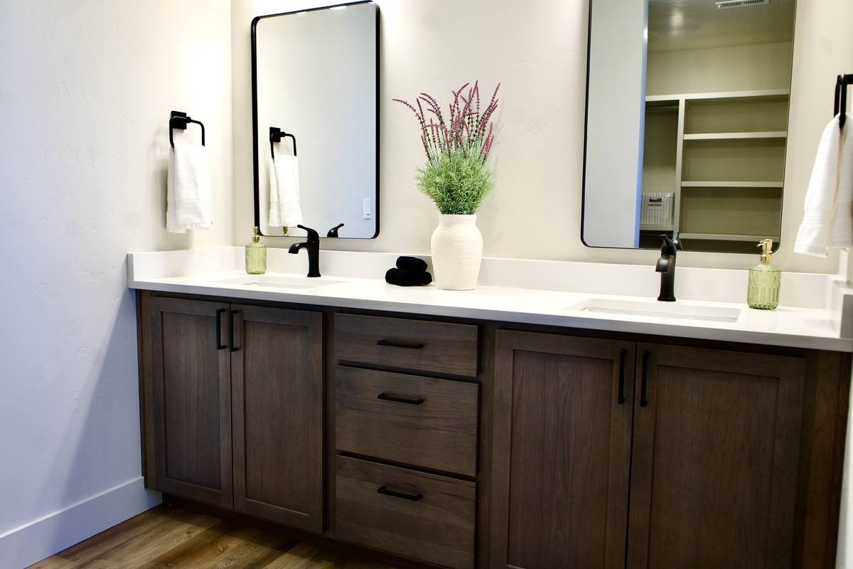 Spacious primary bathroom featuring an open layout and an oversized walk-in closet.