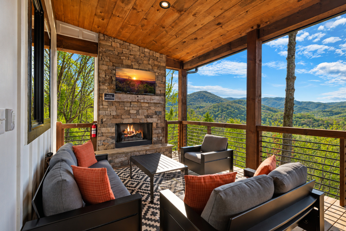 Fresh light, warm coffee, nowhere to rush! Mornings were made for this view.
*Outdoor Fireplace (Available Year Round)