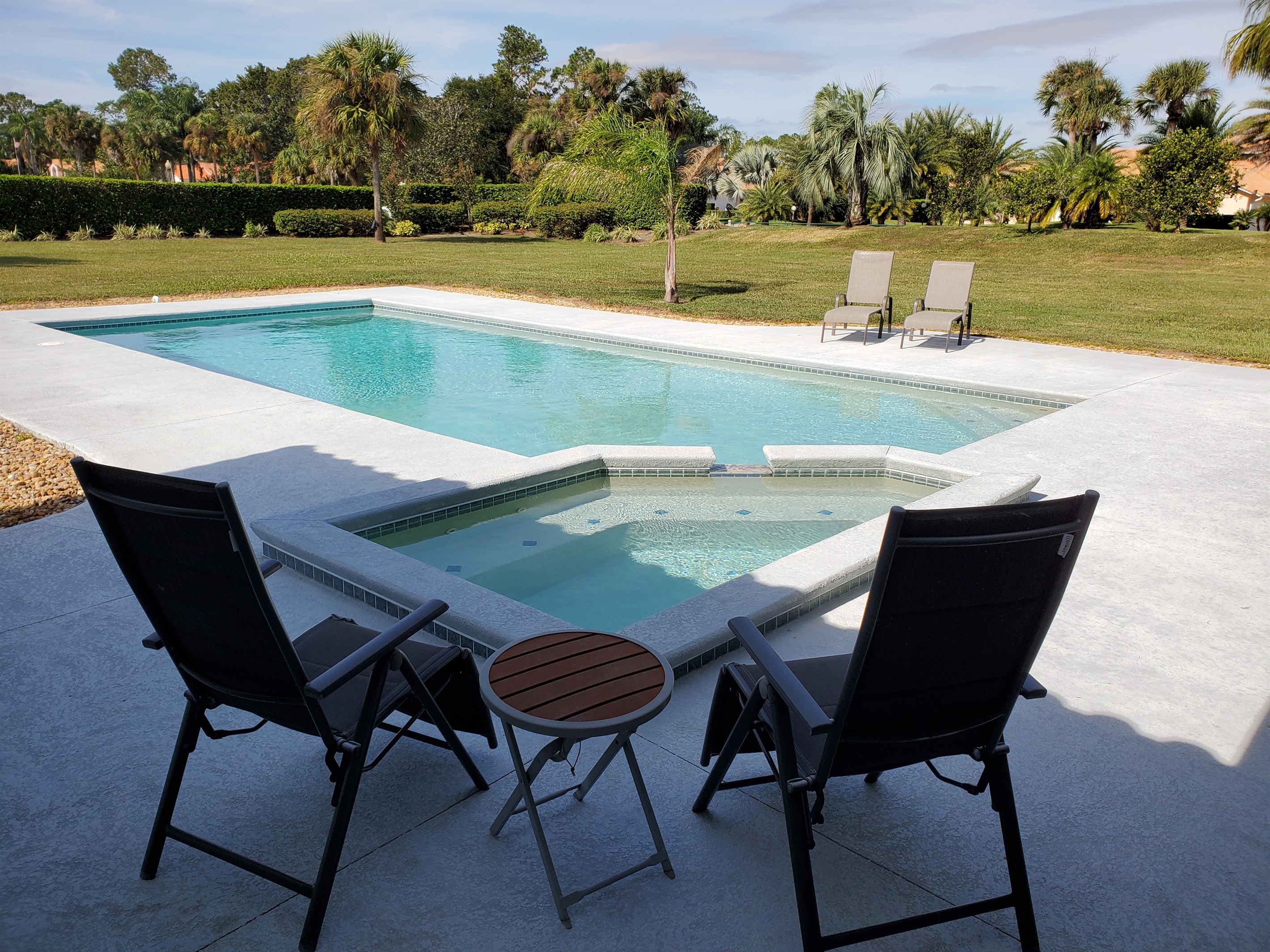 Spa, pool and loungers