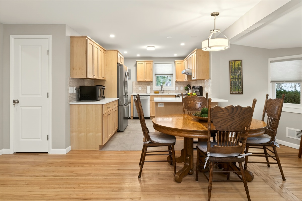 Open kitchen and dinning area