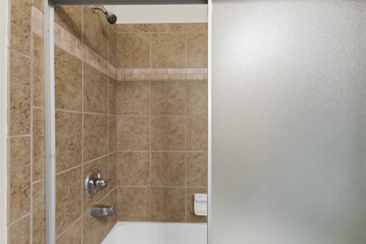 Shared Bathroom 2 with tub/shower combo