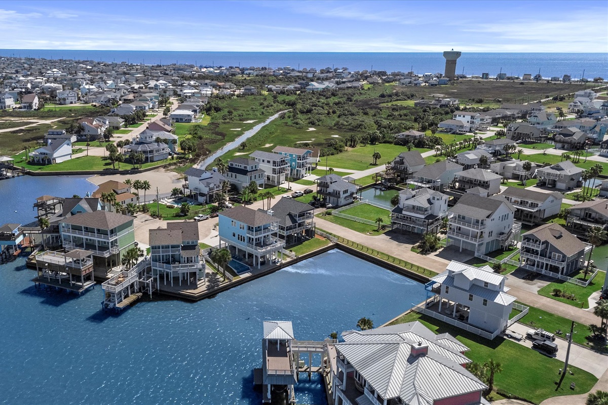 f37c8bc387374dc1b99b382d8f7f2006 Large | Beachhouse | Texas | TX | Vacation Homes | Galveston | Crystal Beach | Kokomo | Breezy Days | Beachfront Elegance | Sunrise Serenity | Southern Sands Property Management, LLC