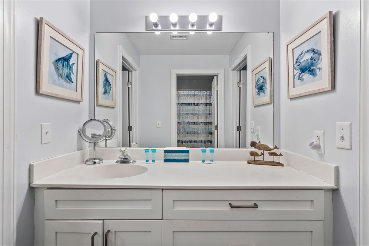 Jack 'n Jill Bathroom 2 | Starfish | Oceanview 101 | 1116 Ocean Blvd, Isle of Palms, SC | IOP Escapes