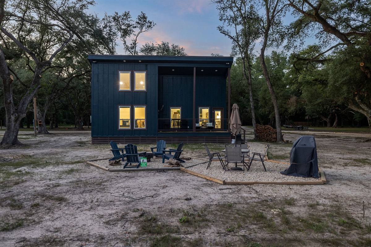 Cabin Front Fire Pit BBQ Pit