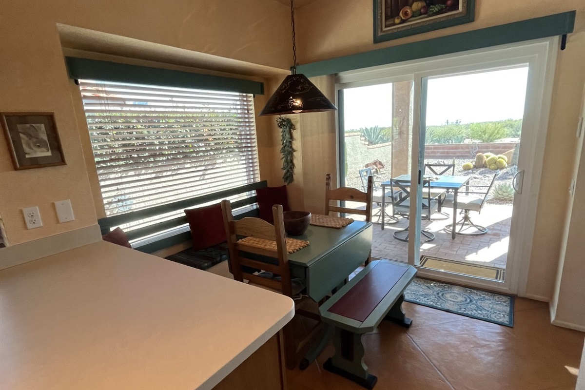 Eat in breakfast nook 