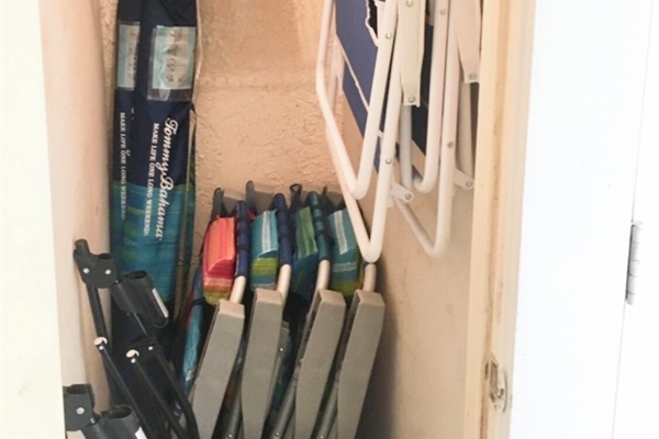 Outdoor beach closet & beach items