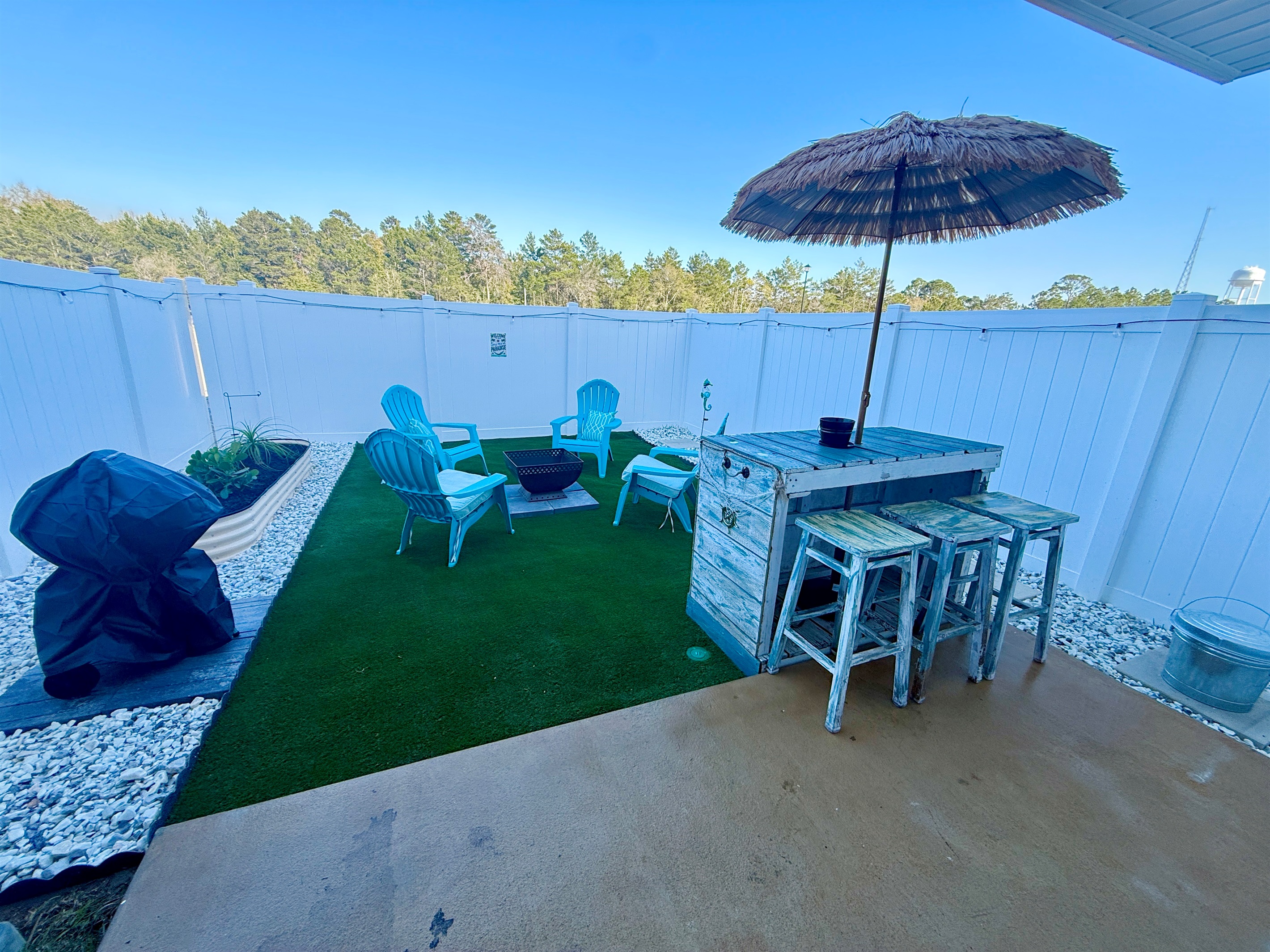 Our backyard oasis is great for relaxing and soaking up the salty air of The Emerald Coast. Margaritas at the bar anyone?!?!