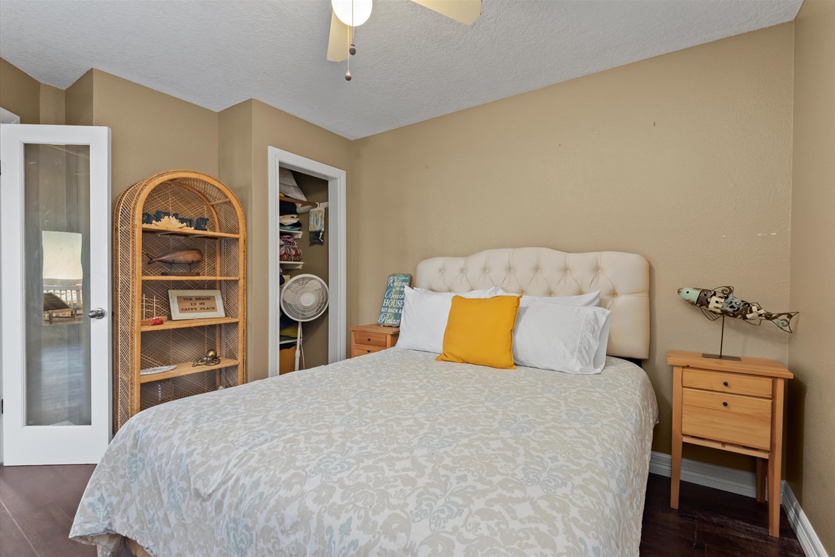 f3a36a7f7f9c47b9b137ac3187bff666 Large | Beachhouse | Texas | TX | Vacation Homes | Galveston | Crystal Beach | Kokomo | Breezy Days | Beachfront Elegance | Sunrise Serenity | Southern Sands Property Management, LLC