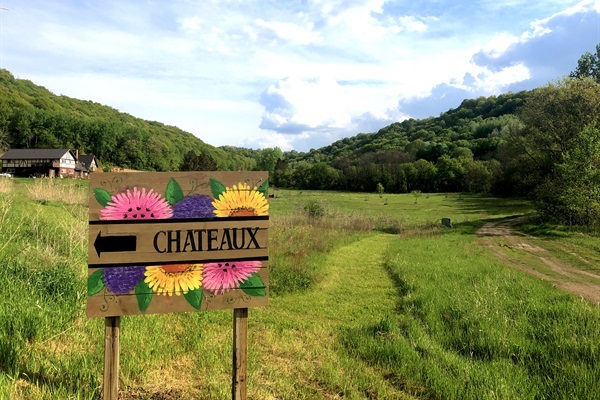 Follow the signs to the Chateaux!