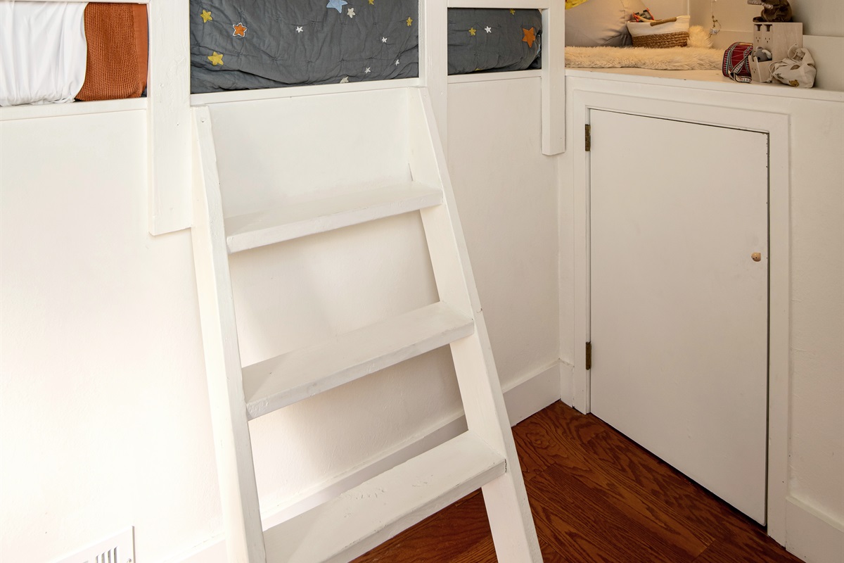 Charming built-in bunk nook—perfect for kids or extra guests, with a cozy and playful vibe.