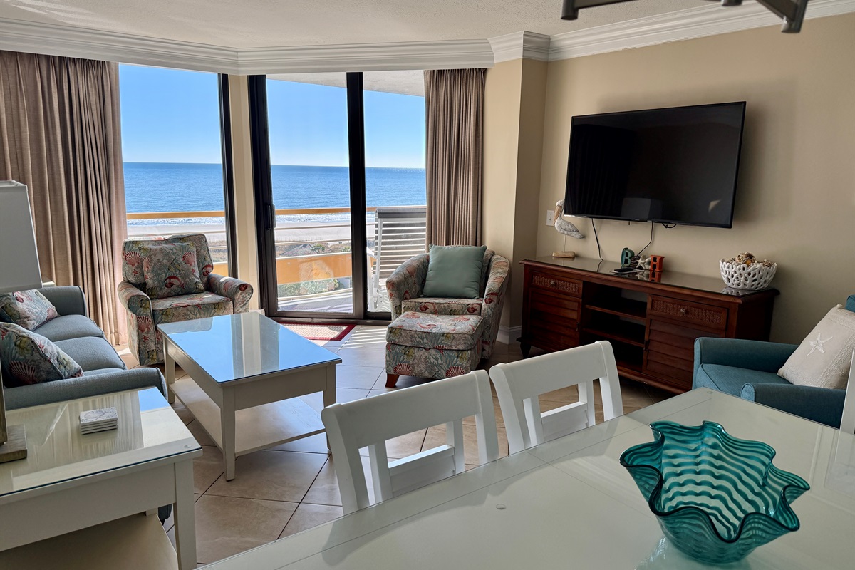 Oceanfront Living Room-Smart TV
