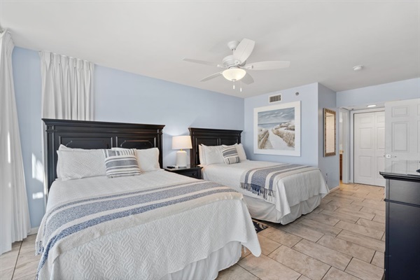 Suite 2 with two queens