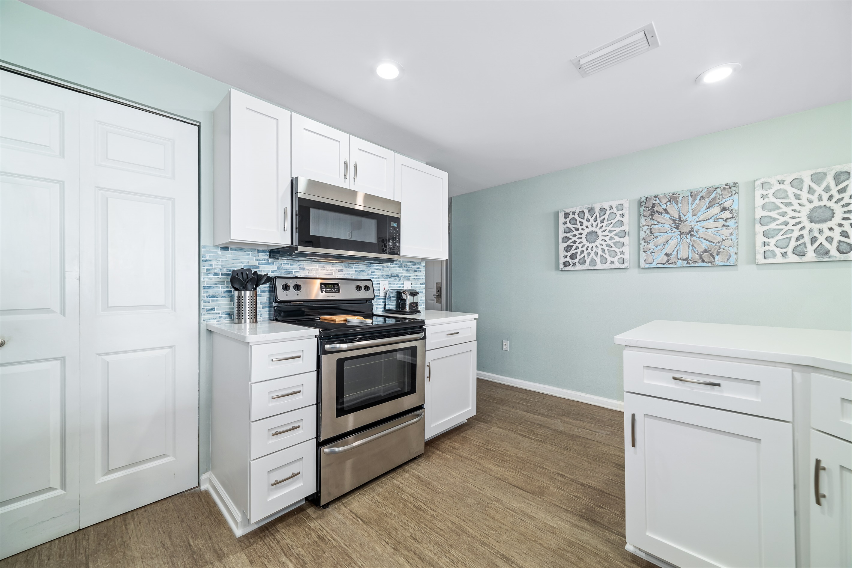A well-equipped kitchen featuring modern appliances and stylish finishes, perfect for culinary enthusiasts.