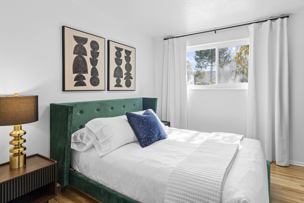 Retro Retreat: Bedroom 3 (Queen)