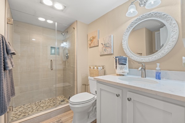 Queen En Suite Guest Bath