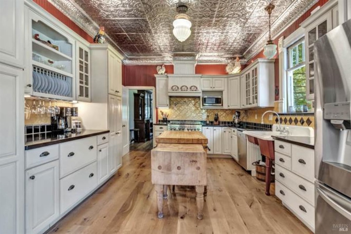 Full stocked kitchen.