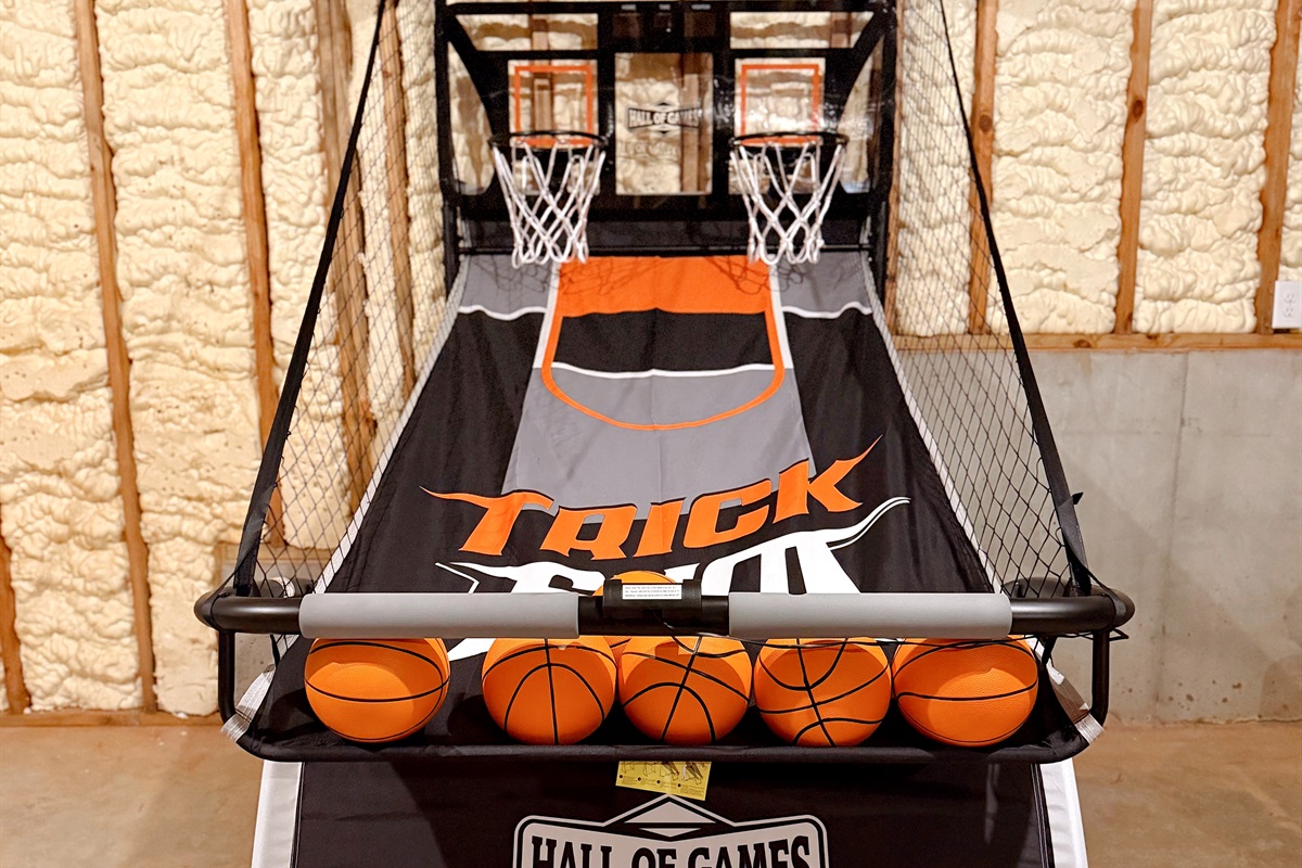 Test your skills with a basketball game!