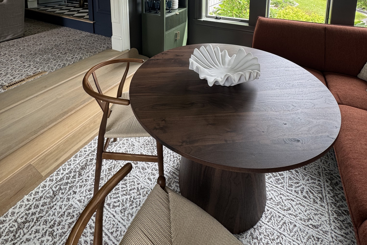 Perfect for morning coffee, family game nights, or casual meals, this cozy gathering space features comfortable seating, abundant natural light, and views of the backyard. A welcoming spot to connect, relax, and create lasting memories together.