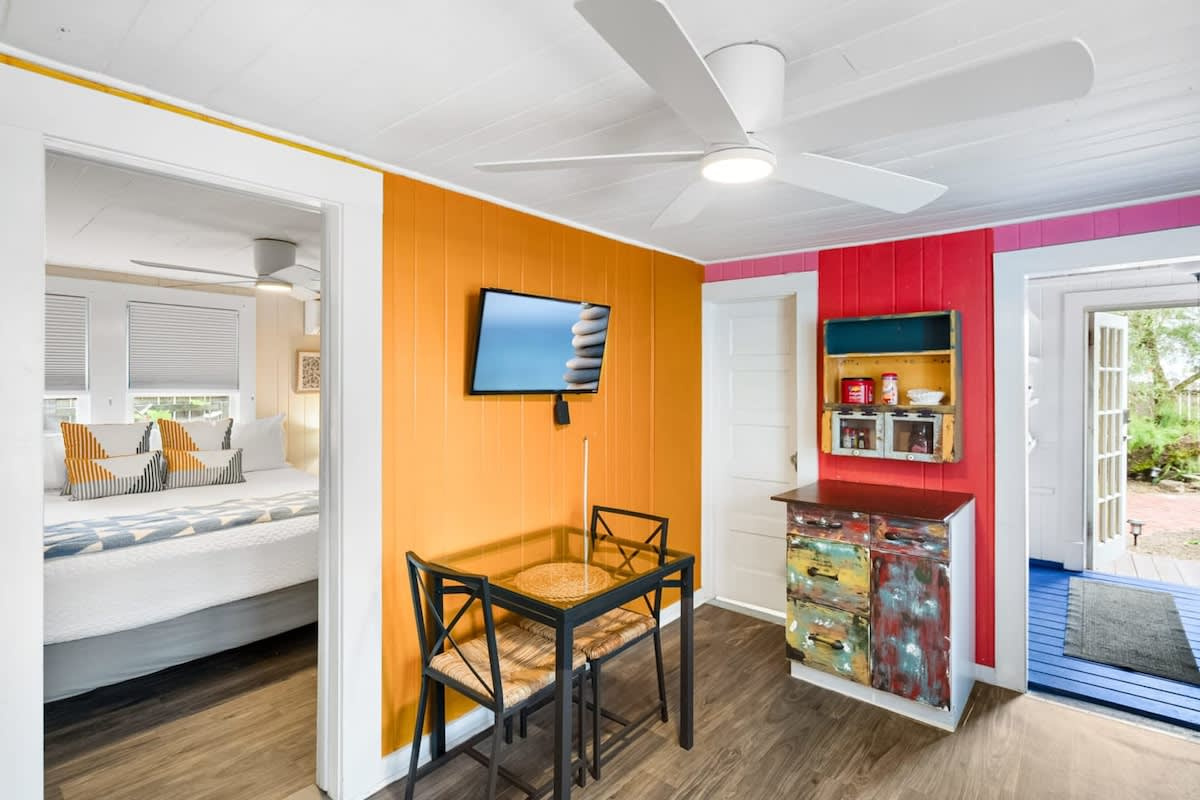 The smart TV on the wall, the dining table below, and the bed just beyond. Sign into your own Netflix or Hulu, put your feet up, and let a rainy afternoon in Florida turn into something rather lovely.
