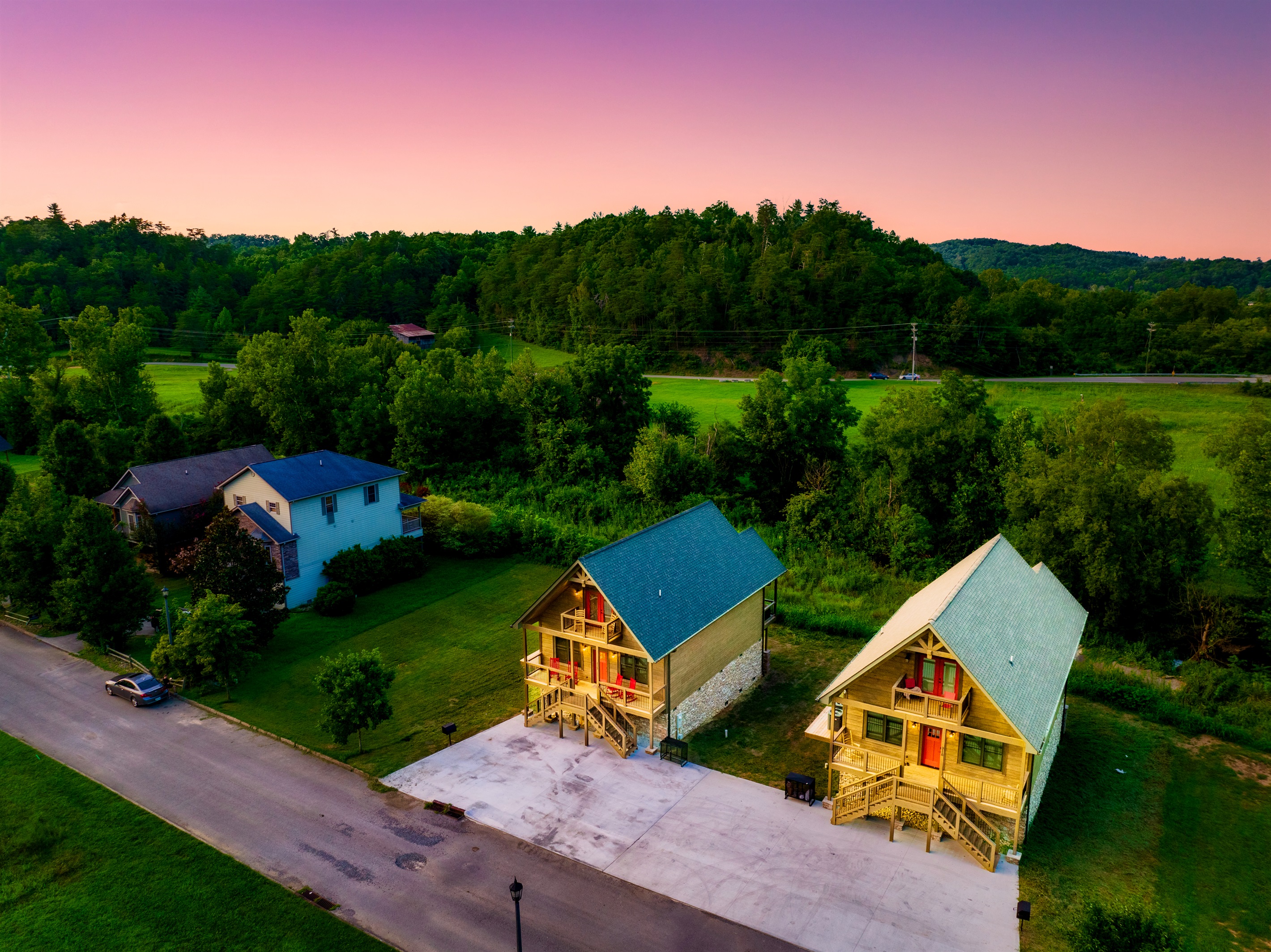 Twin cabins- Paradise Point on the left and Hillside Hideaway on the right