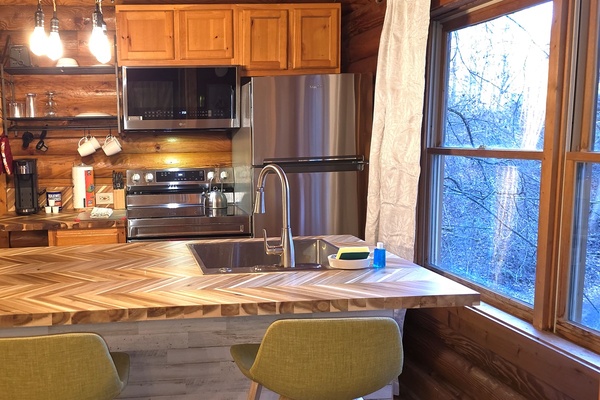 This kitchen makes it easy to cook together, eat together, and enjoy every bite in comfort.