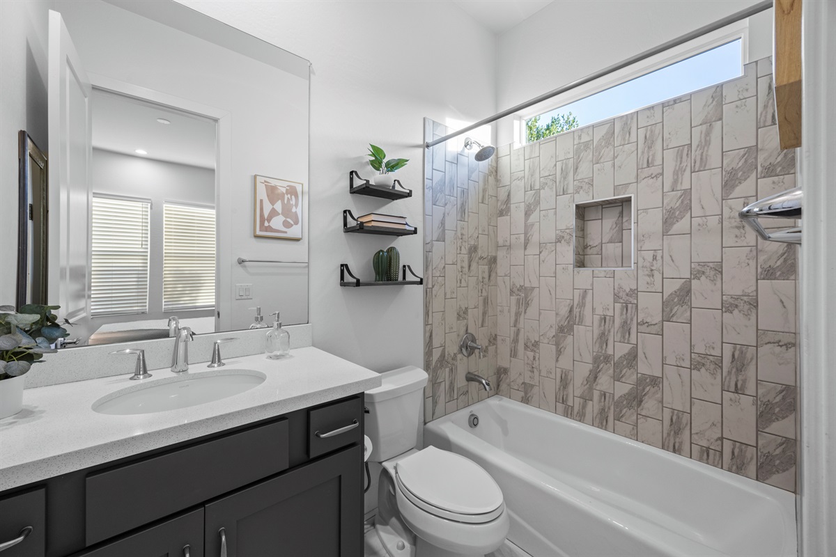 The Grand Peoria Estate – 5BR / 4.5BA Luxury + Casita — Modern Home | Sleeps 10 | Family Escape w/ Casita, Peoria, Arizona — photo 57