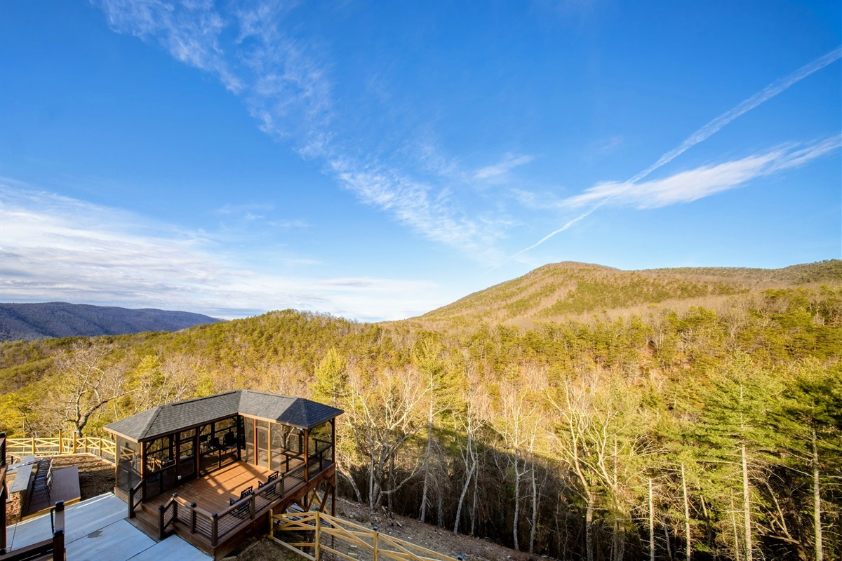 Summit Views – Breathtaking vistas stretch for miles from the loft's private deck and windows.