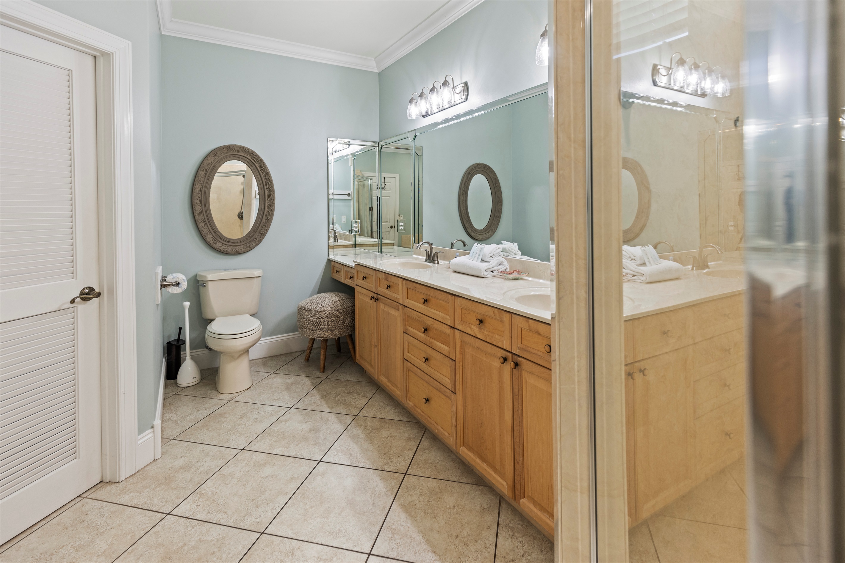 Master Bathroom (3rd Floor)