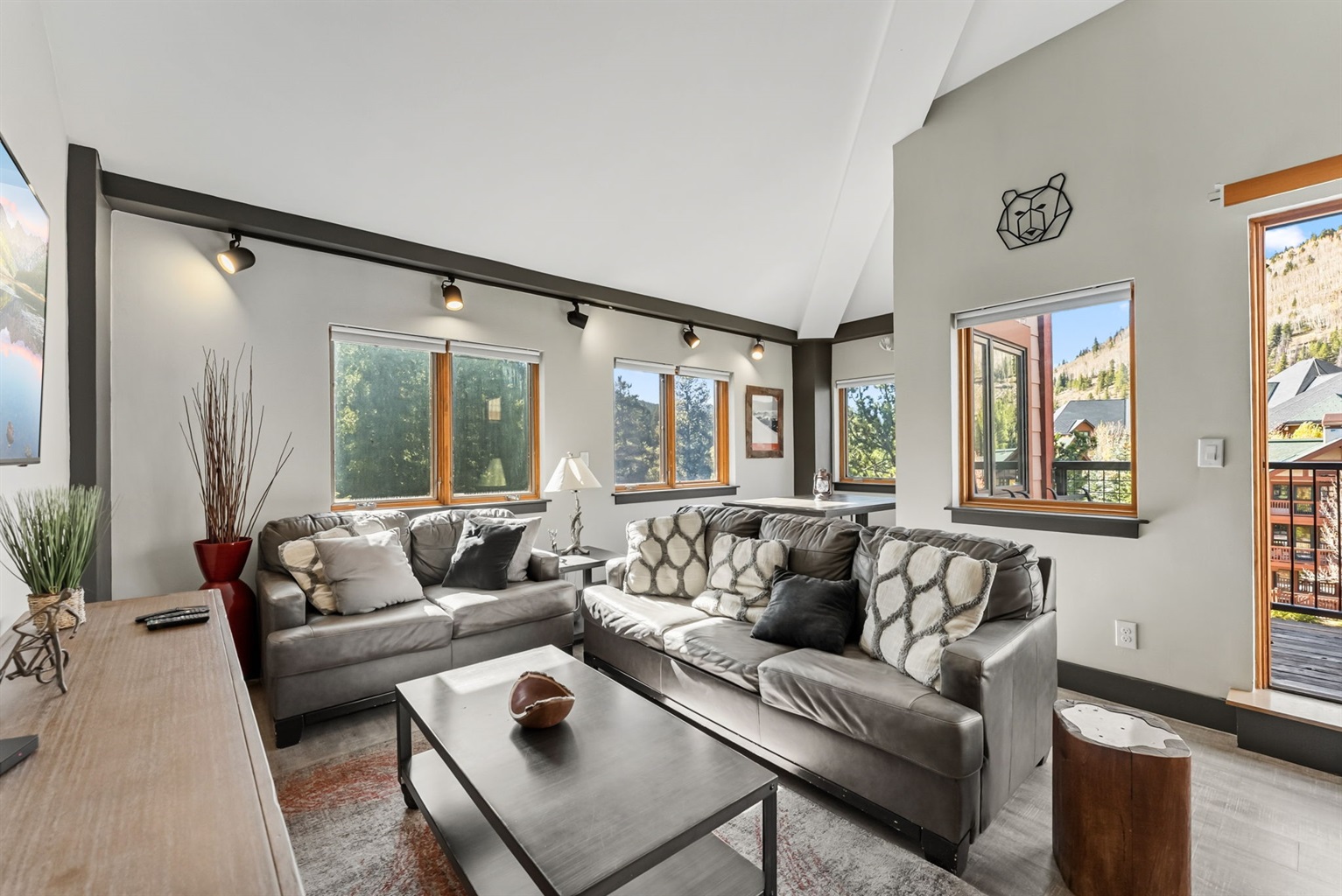 Living area, main level