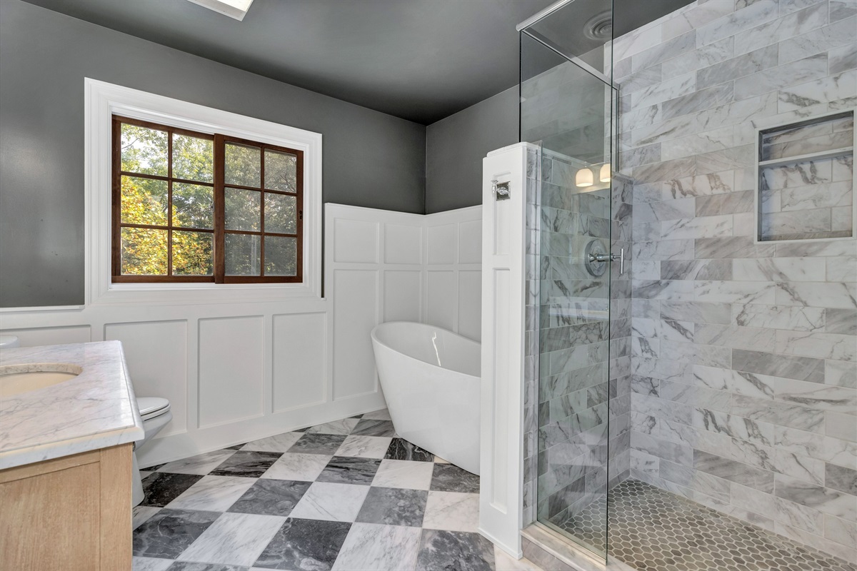 Primary Ensuite - Soaking Tub and Shower