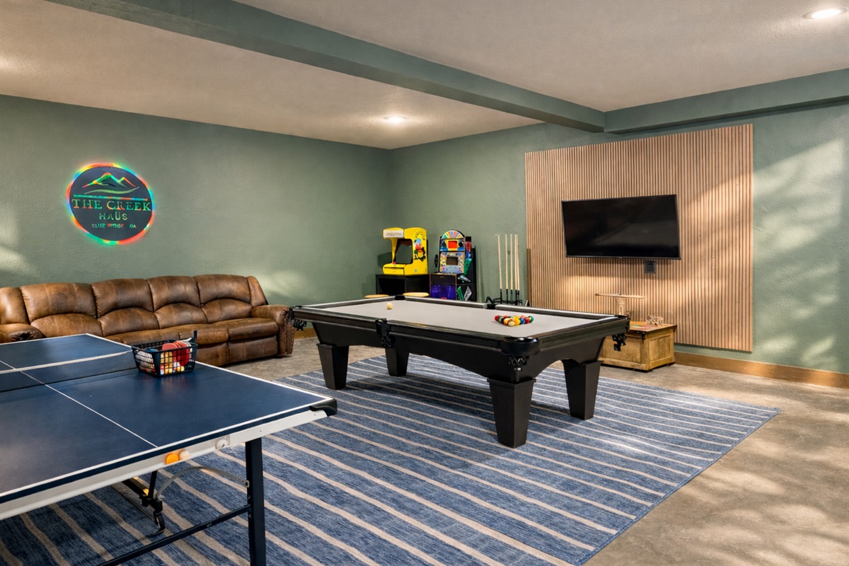 Game room goals! Pool + ping pong, arcade games, cornhole, life-size games, and a cozy couch + Smart TV for game day marathons.