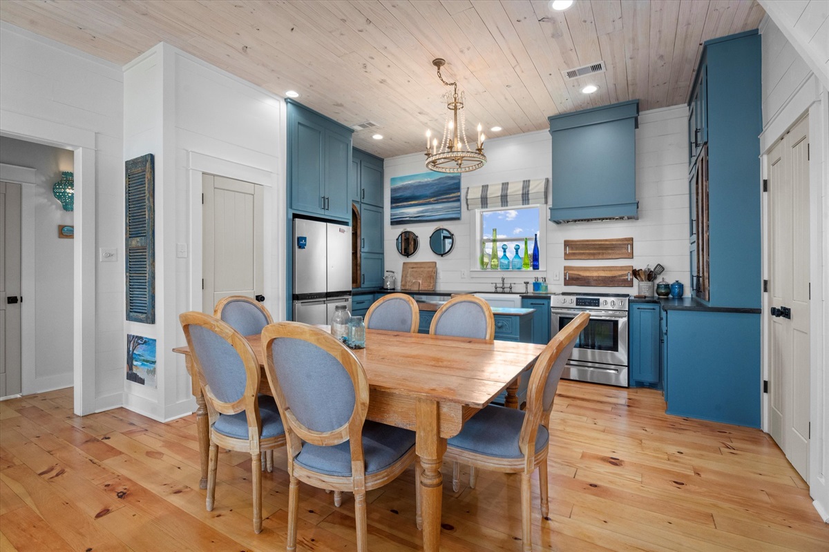 f3e5edaf4fac4551a588305dd7e7dbd7 Large | Beachhouse | Texas | TX | Vacation Homes | Galveston | Crystal Beach | Kokomo | Breezy Days | Beachfront Elegance | Sunrise Serenity | Southern Sands Property Management, LLC