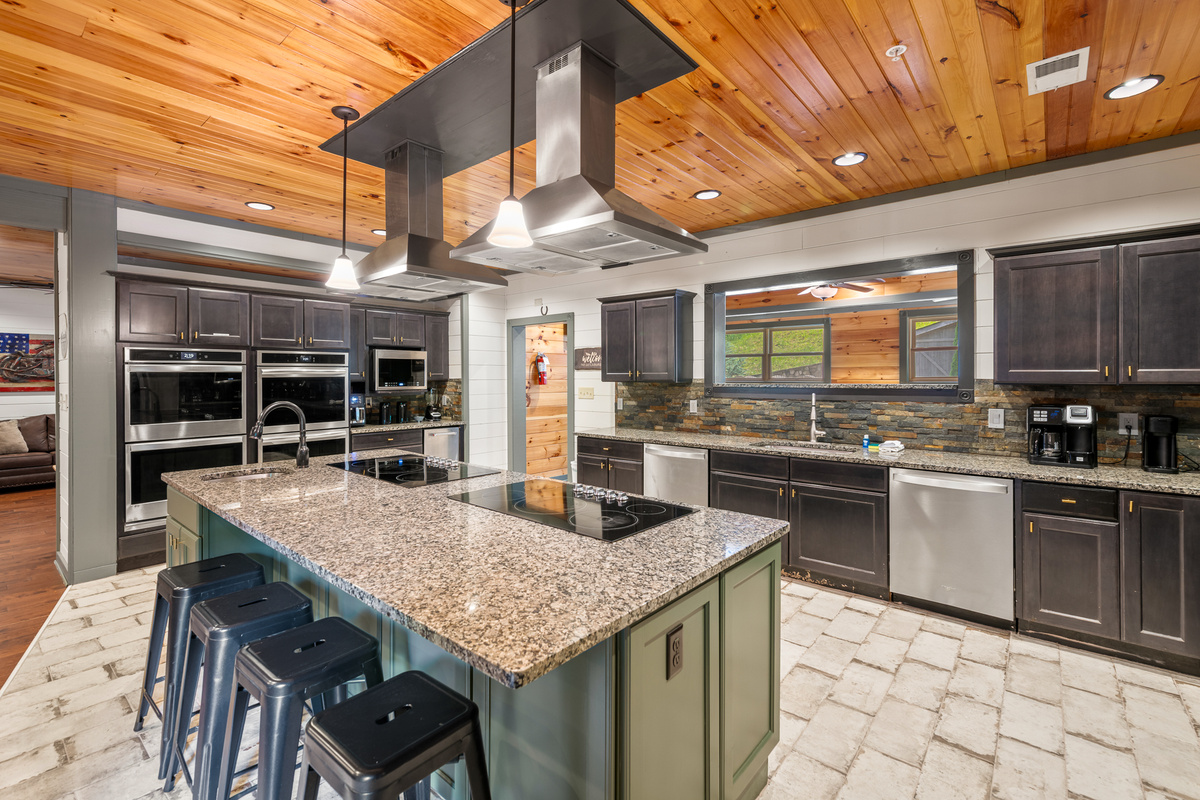 Four ovens, two stove tops, 3 fridges/freezers, dishwashers, and counter space built for feeding a crowd. Whether you're catering in or cooking together, this kitchen handles 60 guests without a bottleneck.
