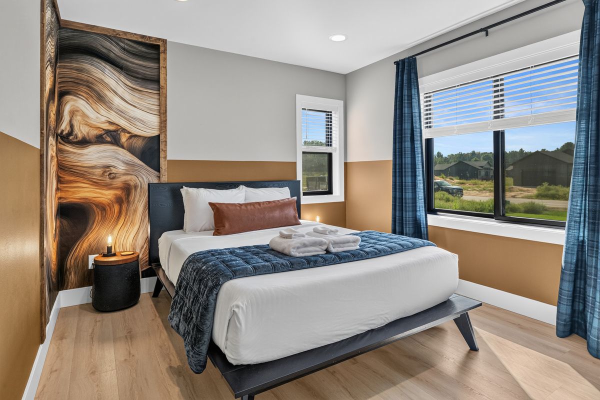 Lounge upstairs queen memory foam bedroom with smart tv