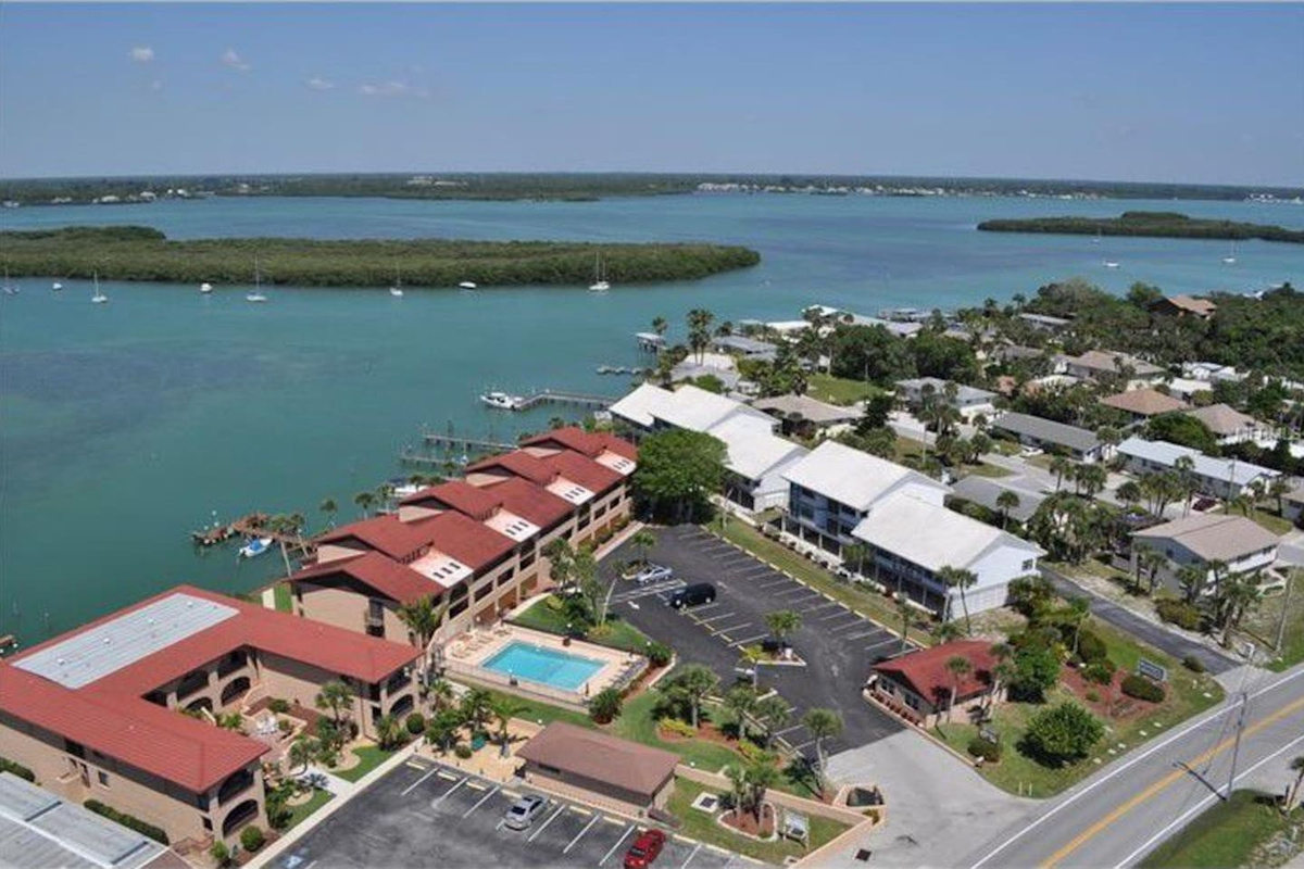 CONDOS ON LEMON BAY