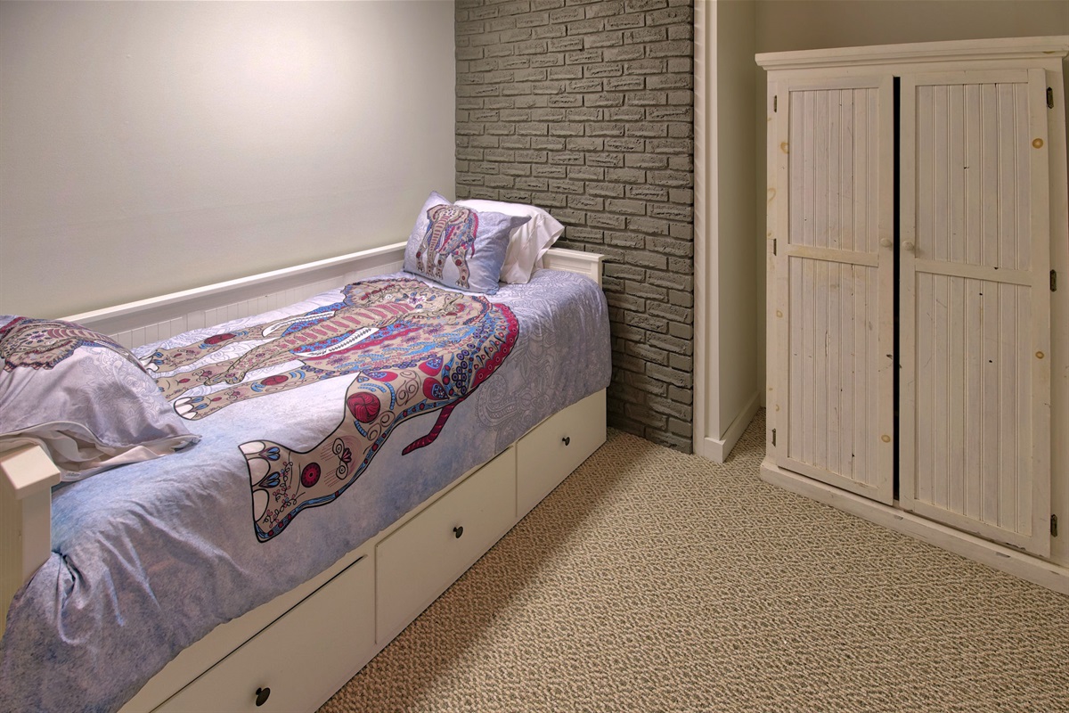 f3fab75fe5a44e11b48425cf4a91656c Large