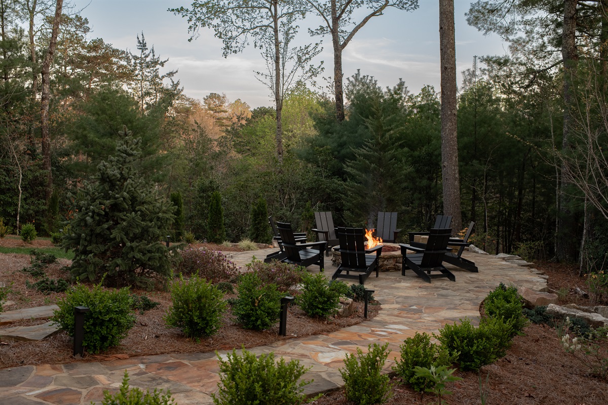 Share stories, roast marshmallows, or simply sit back and let the crackling fire and forest views do the talking.