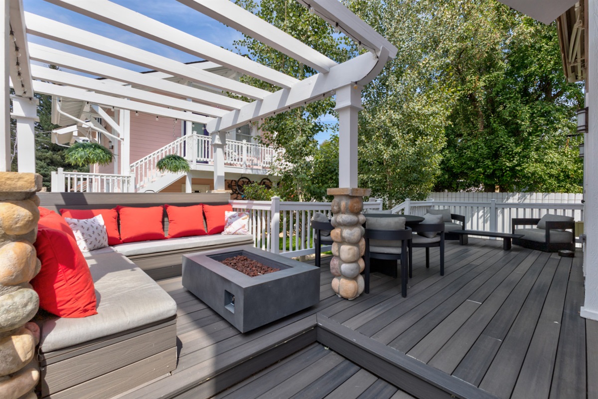 Outdoor Patio | Fireplace