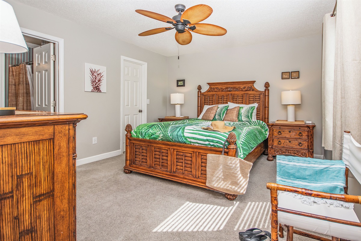 Bedroom 1 Down: 1 Queen Bed