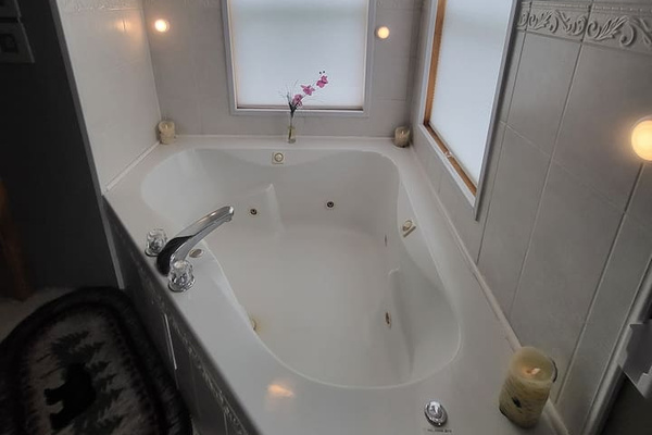 Jetted Tub Pic 3