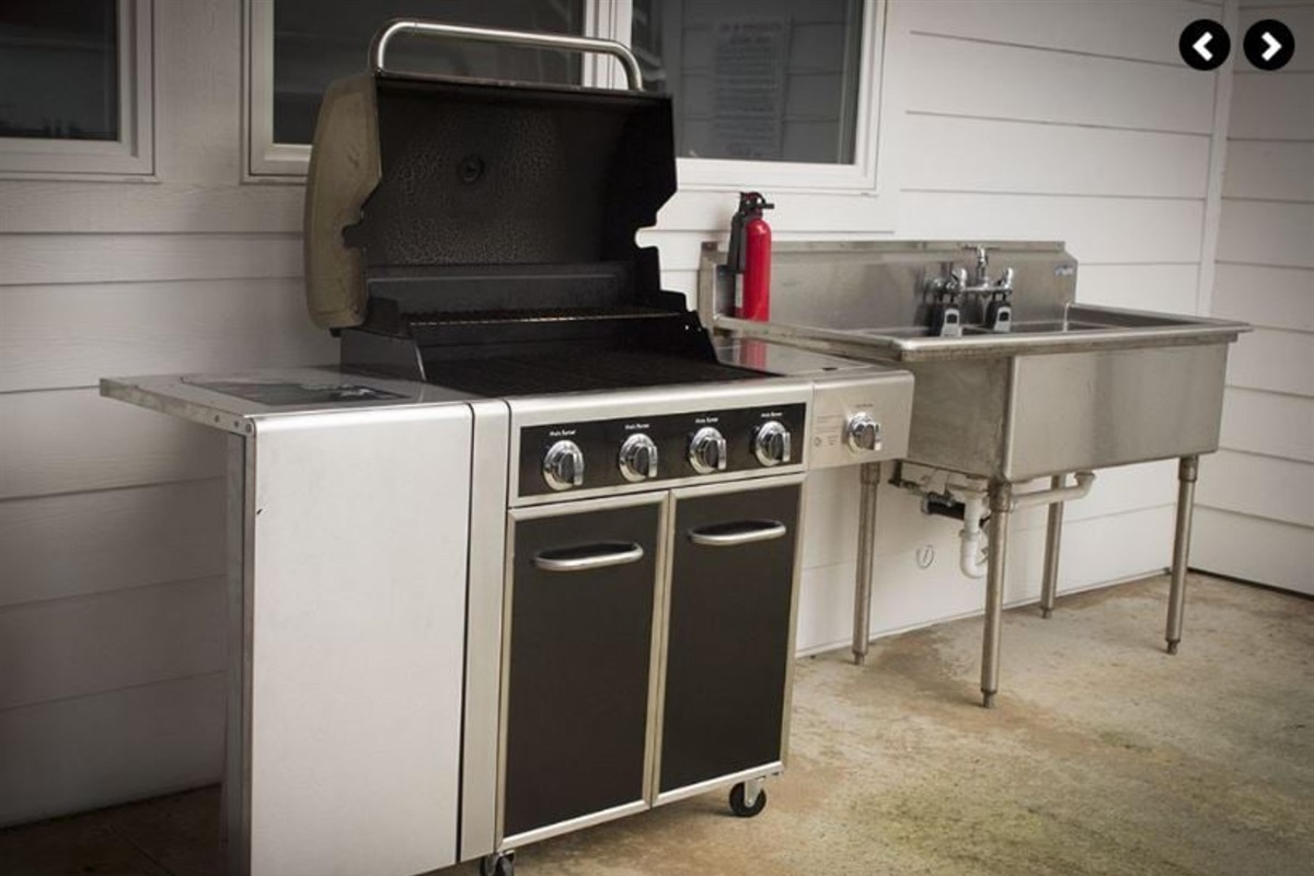 BBQ next to the pool