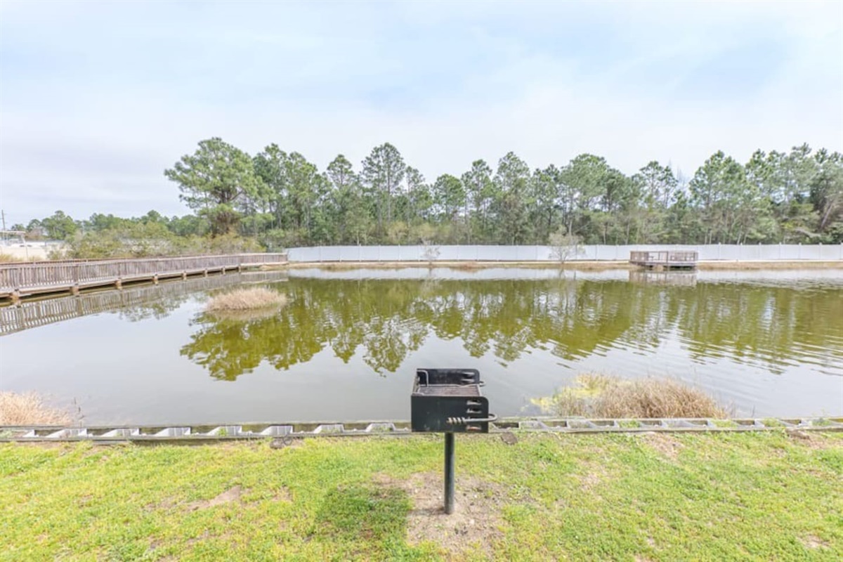 Outdoor Oasis: Enjoy BBQs by the water with serene lake views and lush greenery at your doorstep!