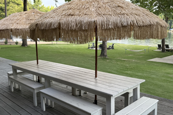 Outdoor dining for the whole crowd!