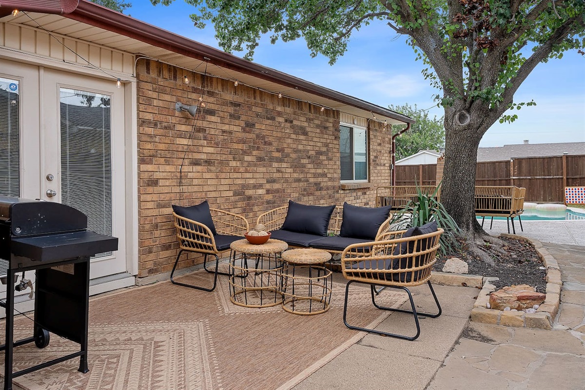 Host a barbecue with the outdoor grill, conveniently located on the patio. Ideal for enjoying meals al fresco with family and friends.